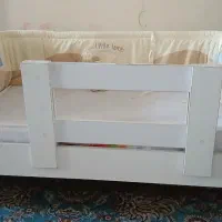 تخت کودک کنار مادر