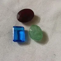 سه سنگ. زمرد زامبیا. یاقوت سرخ. توپاز
