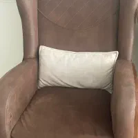 دو عدد مبل تک نفره. قهوه ای