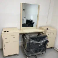 کمد و ایینه همراه صندلی چرخان و قابلیت تنظیم