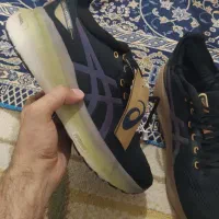 کفش اسیکس اورجینال مشکی طلایی سایز 43 . 43 و نیم