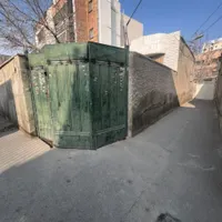 خانه کلنگی دو نبش در یکی از بهترین خیابان‌های شهر|فروش خانه و ویلا|اصفهان, درب کوشک|دیوار