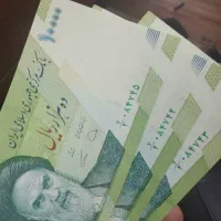 سه عدد اسکناس هزار تومنی سری