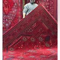 فرش لاکی و قرمز