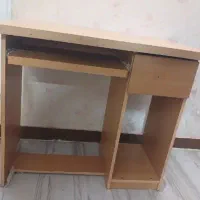 میز تحریر و کامپیوتر