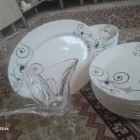 ظروف ۳۳ پارچه آکروپال با طرح گل نیلوفر مشکی