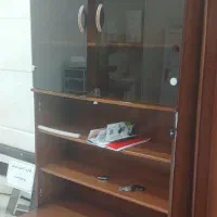 کتابخانه و جالباسی