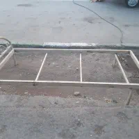تخت اهنی