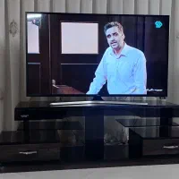 میز تلویزیون شیشه‌ای