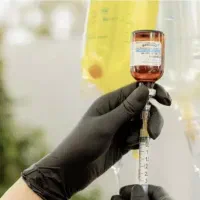 سرم تراپی و تزریقات در منزل و محل کار
