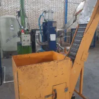 نیروی ساده و شیمیست جهت تولید چسب