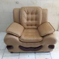 استاد کار ماهر واسه تعمیرات انواع مبلمان
