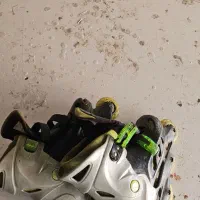 یک جفت اسکیت سایز ۳۸