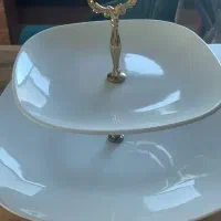 ظرف میوه دو طبقه چینی با یراق طلایی رنگ ثابت