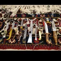 تعدادی چاقو قدیمی و جدید فروشی