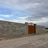 زمین چهاردیواری بر روستای سن سن بین جاده قم کاشان