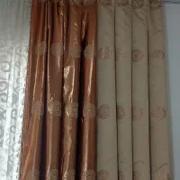 والن کنار پرده