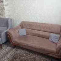 مبل راحتی به همراه میز جلو مبلی