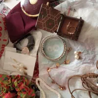 بدلیجات، عینک آفتابی، انگشتر، پابند، آینه