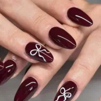 نیاز به مدل براای کاشت ناخـن