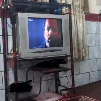 تلویزیون با میزتلویزیون