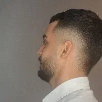 اصلاح سر و صورت در منزل شما