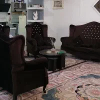 مبل مخمل قهوهای رنگ