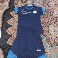 لباس ورزشی سالم وتمیز درحدنو