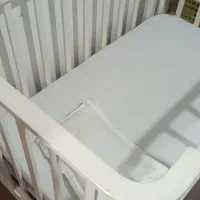 تخت کنار مادر
