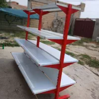 قفسه وسط مغازه