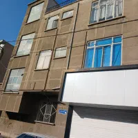 ۱۳۲متر زمین+۳۲متر تجاری+۳طبقه مسکونی نبش اصلی