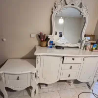 تخت دو نفره و دراور شیک و تمیز