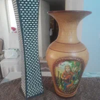 سرخکن دلونگی و گلدان