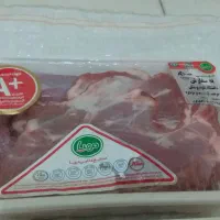 گوشت گوسفند و سینه و ران مرغ درسته