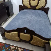 تخت خواب با چوب ضخیم وسالم