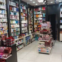 فروشنده اقا آرایشی با تجربه