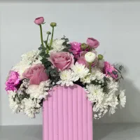 گل فروشی گلاریس باکس گل هلالی صورتی سفید