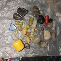 تعدادی مهره قدیمی کهنه