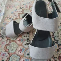 کفش پاشنه دار