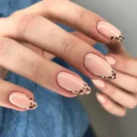 کاشت ناخن و اموزش