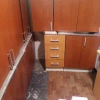 کابینت تمام چوبی فلزی  سالم است