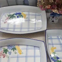 تعدادی چینی قدمتدار و نوستالژی ب فروش می‌رسد