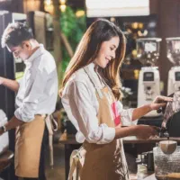 فر کار و پیتزازن آقا و یک خانم جهت کار در کافه