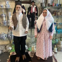 مجسمه مومی ایستاده پیرزن و پیرمرد