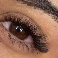 اکستنشن مژه و لیفت ابرو