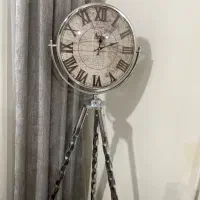 ساعت سه پایه فلزی ایستاده