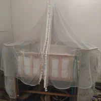 تخت نوزاد با موزیکال در حد نو