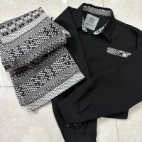 تعدادی لباس در حد نو به دلیل کمبود جا