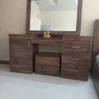 دراور و آینه و پا تختی