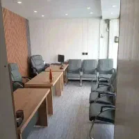 به یک خانم مشاوره دفتر املاک  با سابقه کار